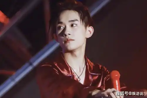 易烊千玺演唱会送粉丝礼物的原因曝光,真相原来是这样
