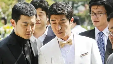 黑帮大佬安插小混混当警察,没想到步步高升,成了警局红人韩国犯罪电影遗憾的都市