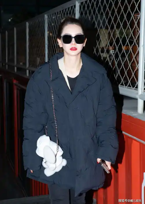 还是那个戚仙女戚薇身穿雾莲仙女裙亮相明星大侦探,太惊艳
