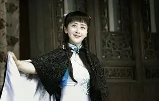 她曾秘密结婚,带大女儿再婚嫁小6岁的经超,被老公宠成了公主
