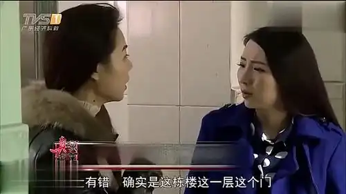 子女回家一开门,撞见母亲和一个男人衣衫不整,神情慌张