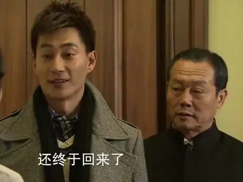 千山暮雪豪门二少爷一年回家俩三次,被父亲狠狠训斥了一顿
