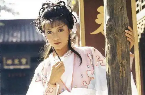 黄蓉的人生观念是什么把她三个孩子的名字连起来读,就懂了
