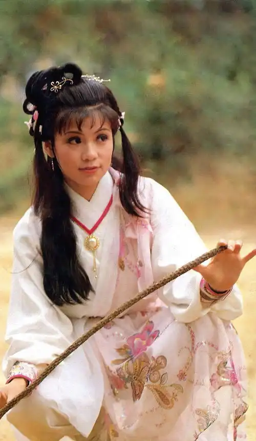 俏黄蓉翁美玲的爆红和自杀式爱情,归宿早有预兆