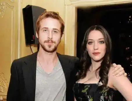 破产姐妹中的max订婚了美艳又逗比,她才是真的男神收割机
