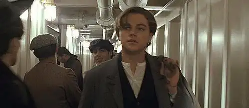 小李子颜值巅峰有多帅泰坦尼克号试镜时吸引整栋楼的女性
