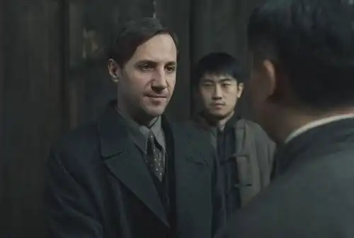 无间临近大结局,闪官才是青衣2种答案,也许都有可能
