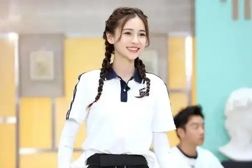 别再披发了夏日清爽又少女的4款编发,让你美得不重样

