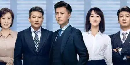 精英律师口碑不俗,王启年滕梓荆乱入,今年最后一部爆款
