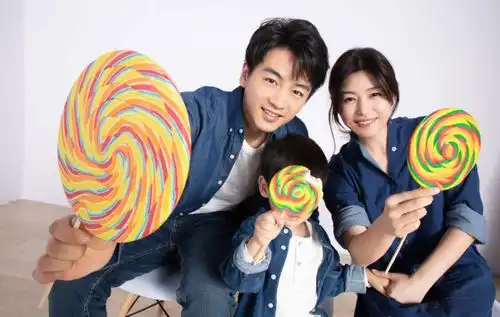 陈妍希掐点为老公庆生超甜蜜,晒陈晓父子俩睡觉照,小星星睡姿可爱
