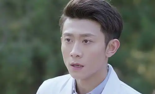 他9岁走红,败光千万遗产,曾睡大街捡垃圾为生,如今生活这样李传
