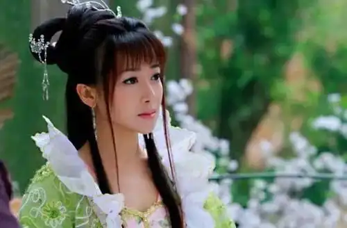 跟金巧巧蒋勤勤并称北影三朵花,半张脸都花了,都挡不住她的美貌