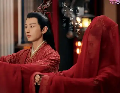 琉璃收官主演发博告别,成毅文案尽显温柔,刘学义却画风不同
