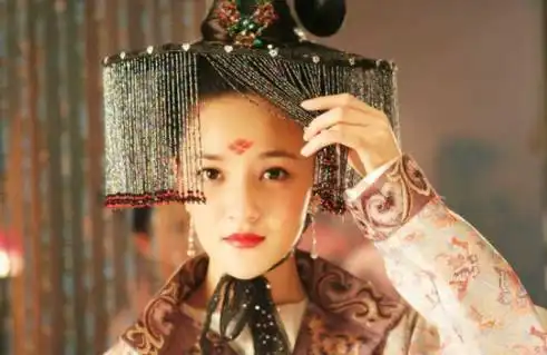 三登春晚压轴出场,婚后遭劈腿还为渣男打胎,刘雨欣的生活太狗血
