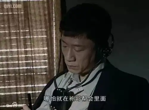 从沉稳老成的余则成,到幼稚搞怪的颜王,他都经历了什么