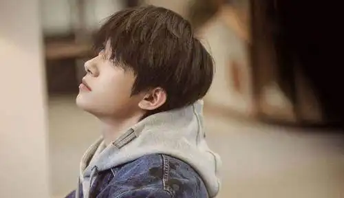 易烊千玺,会不会成为下个时代的刘德华说不定老天就爱笨小孩
