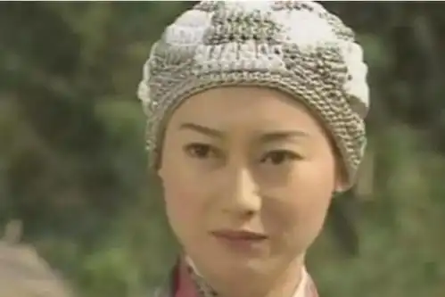 如何把一手烂牌打成王炸这位13岁做舞女的叶赫那拉氏后裔教你
