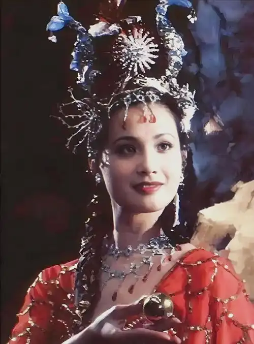 天呐,看到万圣公主满头的海鲜,才明白西游记的造型这么用心