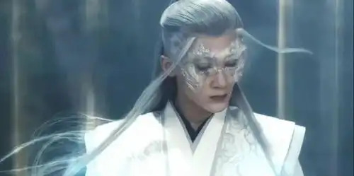 7月26日,演员檀健次引热议因为长相思里的出场造型和打戏
