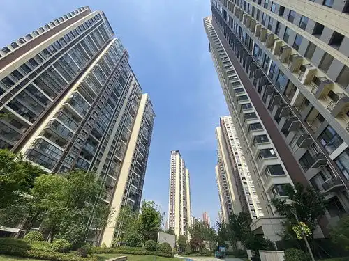 买房牢记七字箴言买中买边不买三,基本不会买错房