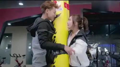 黄子韬杨幂在谈判官中饰演的情侣,真是齁甜了,虐了多少单身狗
