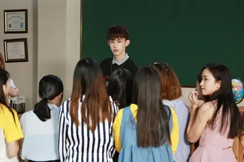 惹上冷殿下曝先导海报郭俊辰再掀校园热浪
