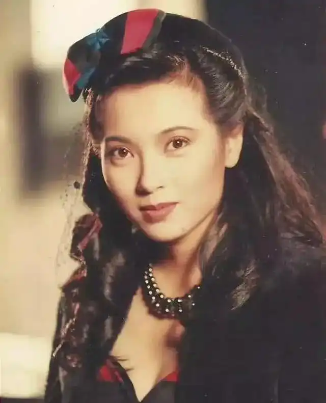 郭芙傅明宪陪爸妈吃饭庆祝结婚66周年父母曾是当红艺人