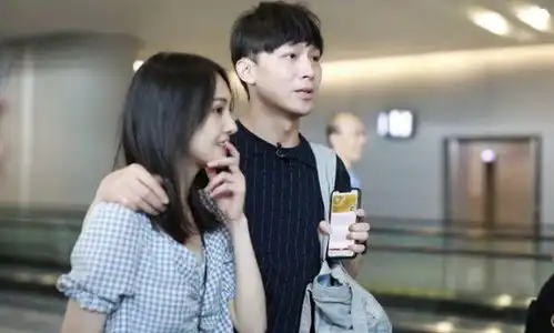 郑爽神情憔悴现身法庭曾想出家还自杀未遂,被要求做精神鉴定