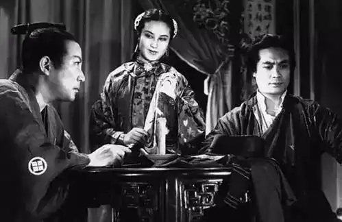 巨星李丽华成龙喊其妈妈50年,因是中国人拒拍外国吻戏