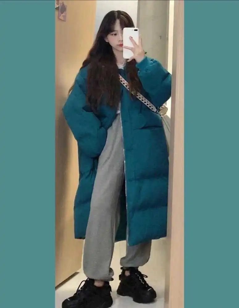 汤唯冬季造型真美,穿羽绒服搭配牛仔裤走机场,简约保暖又时髦