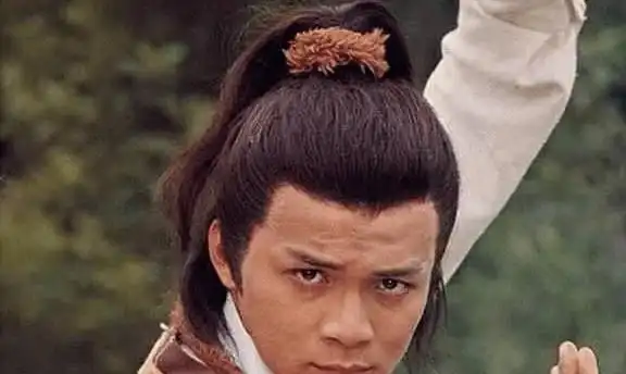 射雕英雄传里,郭靖后期武功惊绝,或早已胜过裘千仞

