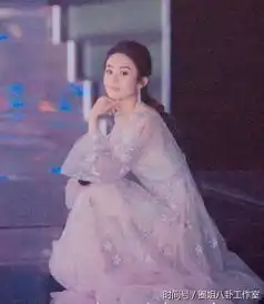 女星后台候场是何样子,范冰冰可爱,赵丽颖让人大吃一惊
