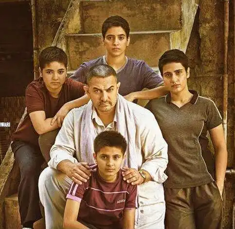 演员阿米尔汗,用摔跤吧爸爸三傻大闹宝莱坞与现实抗争
