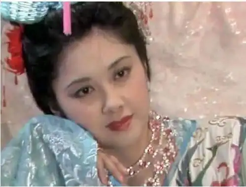 西游记嫦娥扮演者邱佩宁,如今却身价过亿,捐上百所希望小学
