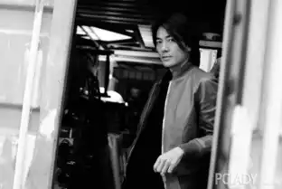 郑伊健陈小春林晓峰谢天华20后再聚拍片
