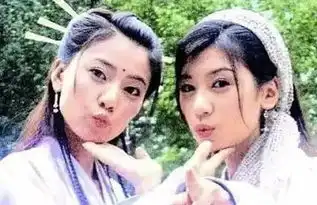 贾静雯高圆圆携夫组团旅行,情人节还能这么过除了爱情,贾静雯高圆圆14年闺蜜情更让人羡慕
