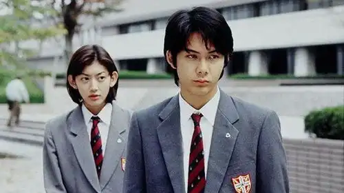 日版恶吻完结25年演员近况,直树退居幕后,她养马放牧
