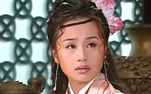 明明是主持人,却成为影视剧中的白月光,曹颖真是太绝了