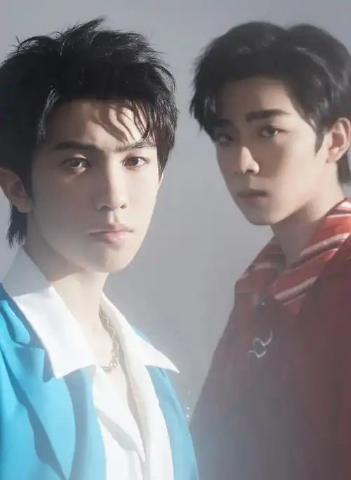 黄轩和邓伦的秋日野营照太好看绝佳双人大片,就是112