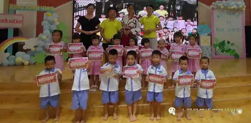 感恩成长,分享快乐小星星英语实验幼儿园期末展示活动小班级
