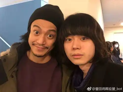 那个拍银魂的小栗旬可能是个帅气迷人的谐星
