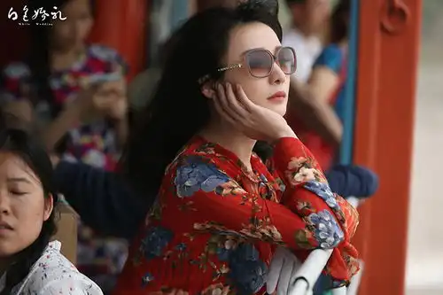 白色婚礼首曝剧照柳岩何晟铭演绎爱恨纠葛