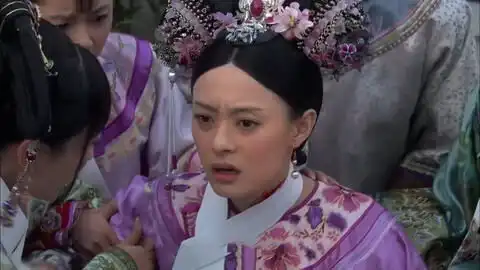 甄嬛被猫抓伤脖子,有谁注意安陵容说了什么原来她早就露出原型