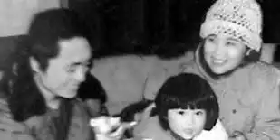 张艺谋早年为巩俐按摩照曝光揭张艺谋不为人知情史
