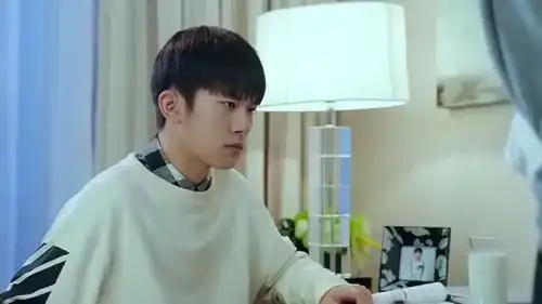 我们的少年时代好心疼尹柯,在家一切分数说了算,完全失去自由
