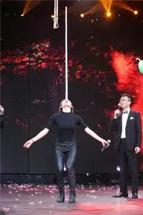 天天向上迎最美女武替
