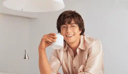 44岁崔智友生女,47岁裴勇俊三年抱两,他退出娱乐圈干嘛去了