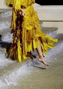 千禧粉已成为过去,2018年正式进入z世代黄
