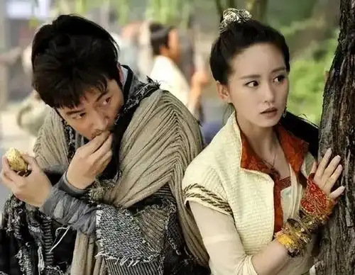 入戏太深刘诗诗结婚后不被婆婆待见,被张歆艺当众下跪
