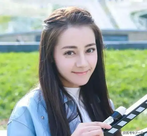 迪丽热巴为杨幂庆生,惹麻烦上身,郭敬明晒杨幂照吐槽自己太丑
